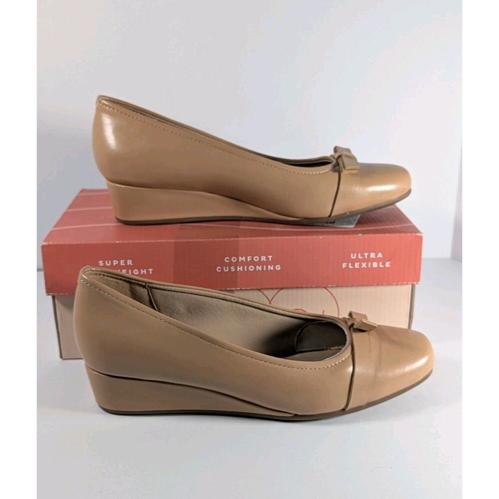 Easy Spirit Gerta e360 Tan Beige Bow Wedge Slip On Shoes Size 7M NIB - Picture 2 of 12